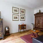 Veeve - Ambassador Hideaway